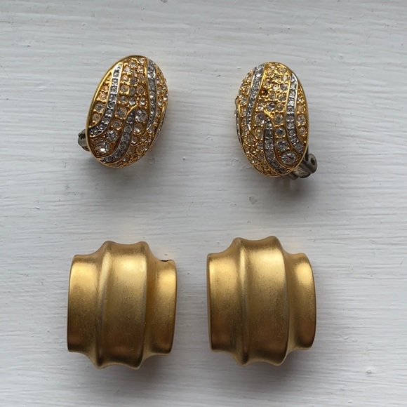 💥2 for $20💥 Vintage Gold Tone and Gold and RhinestoneClip On Earrings - Picture 1 of 5